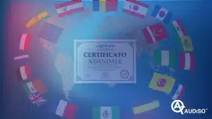 Un certificato circondato da varie bandiere internazionali con un globo sullo sfondo. I loghi sono nell'angolo in basso a destra.